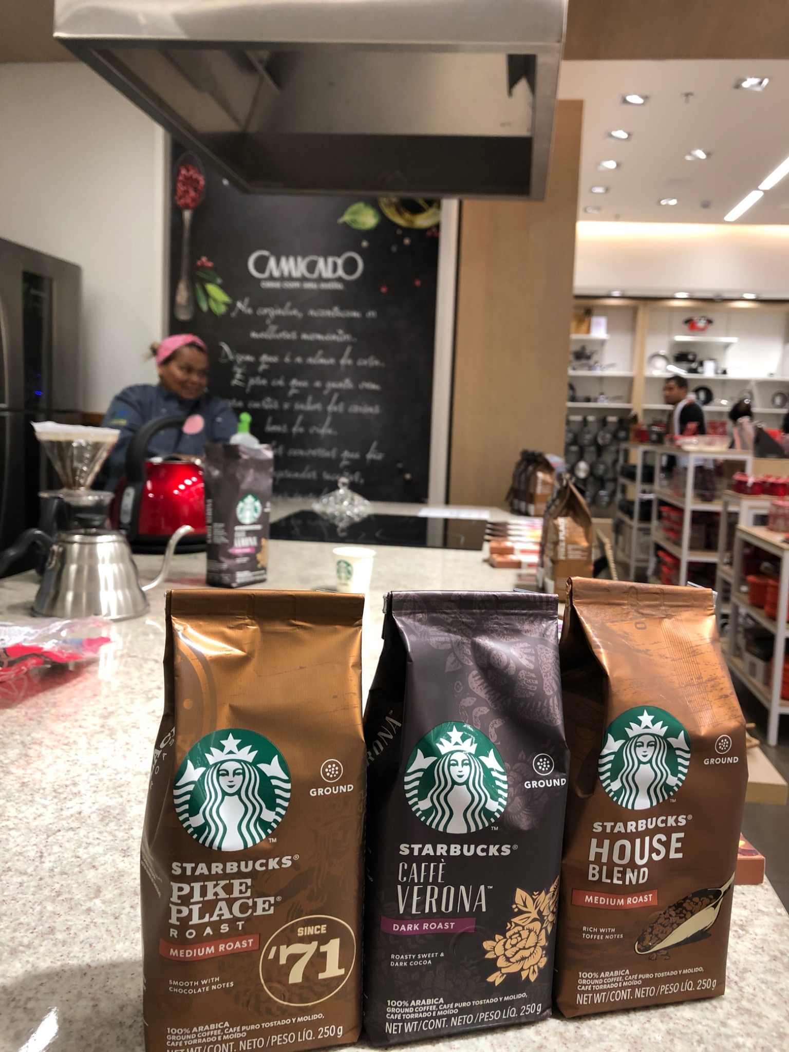 STARBUCKS AT HOME — Ativação nas lojas Camicado · Sampling — imagem 1